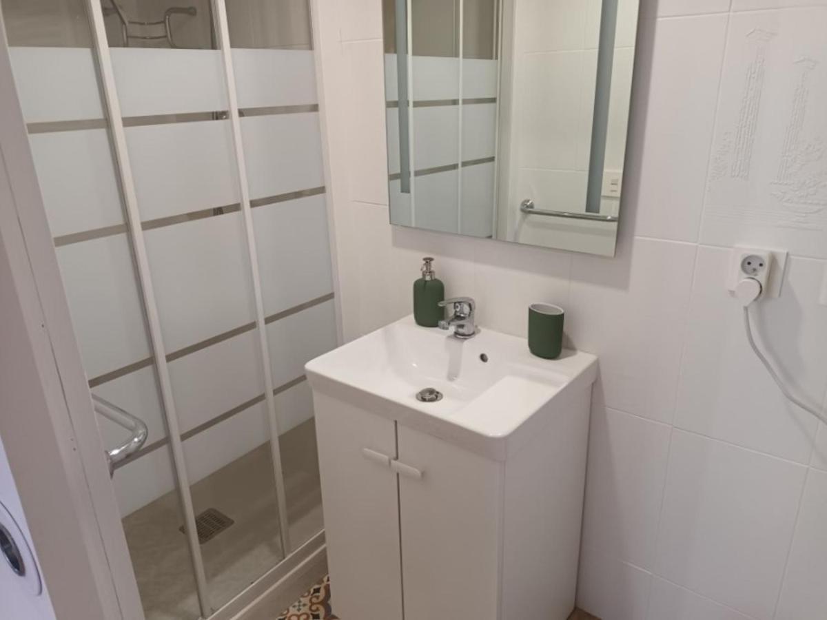 Appartement T2 Renove, Centre-Ville Hendaye, Proche Baie, Sans Ascenseur, Balcon, Calme, Wifi Non Inclus - Fr-1-239-850 ภายนอก รูปภาพ